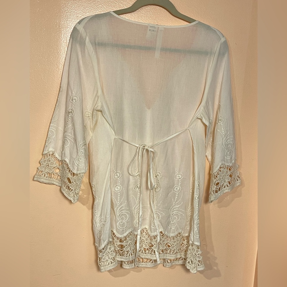 Forgotten Grace Ivory Embroidered Crochet Tunic Top V-Neck 3/4Sleeve Size Large - Picture 4 of 17